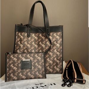 NWOT Coach Field Large Tote and Wristlet